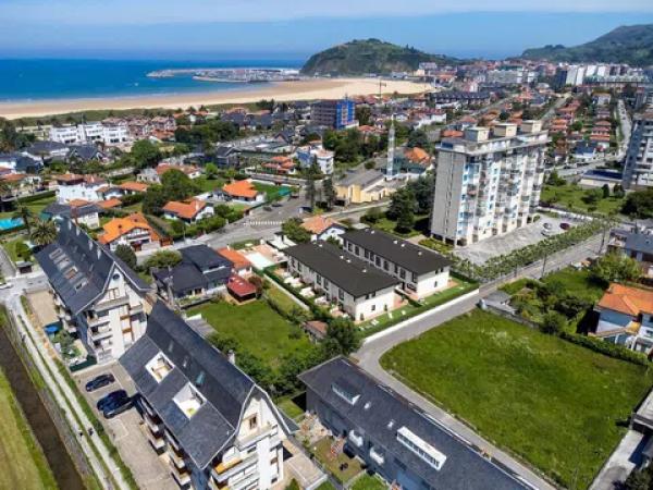 Chalet adosado en venta en calle Padre Ignacio Ellacuría, 163