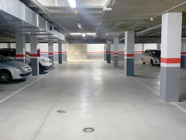 Garaje en venta en calle Ignacio Zuloaga