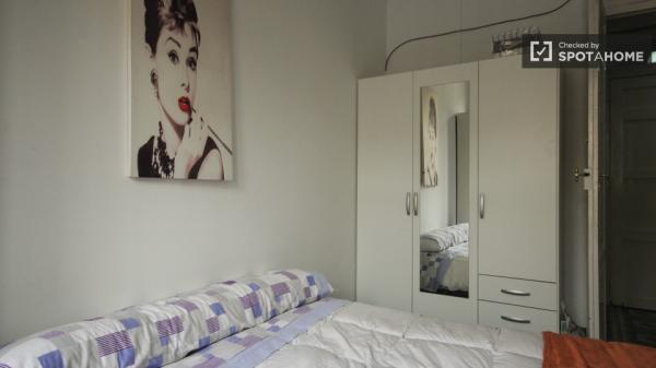 Se alquilan habitaciones en un apartamento de 4 dormitorios en Centro