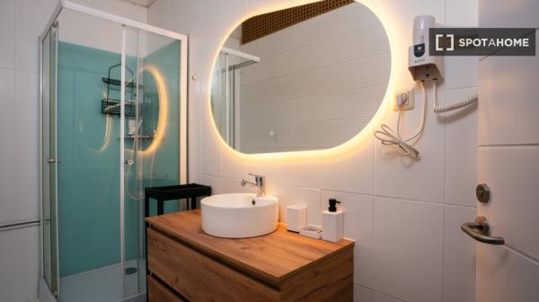 Habitación en piso compartido en barcelona.