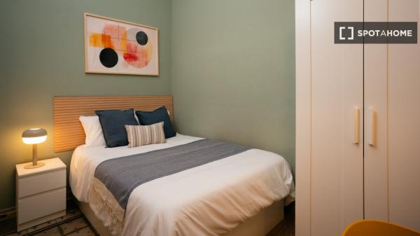 Habitación en piso compartido en barcelona.