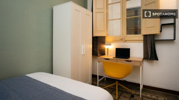 Habitación en piso compartido en barcelona.