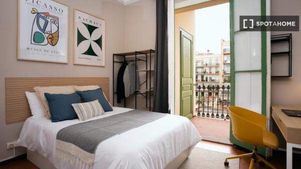 Habitación en piso compartido en barcelona.