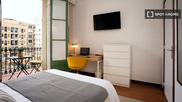 Habitación en piso compartido en barcelona.