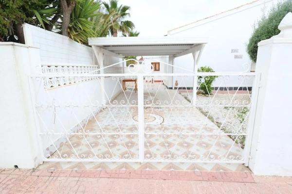 Chalet en Barrio Los Almendros-La Florida