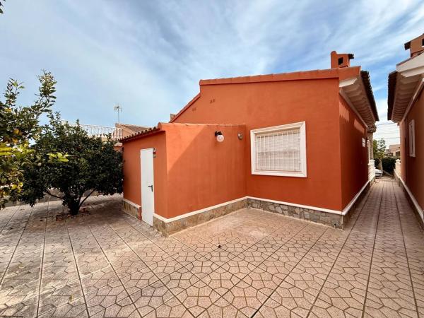 Casa independiente en calle Salustiana, 32