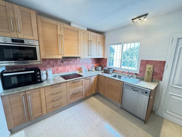Chalet en calle el Poniente
