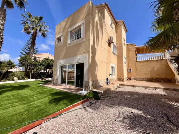 Chalet en Barrio La Zenia