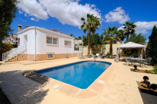 Chalet en Barrio Los Balcones y los Altos