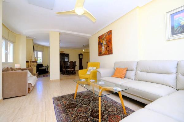 Chalet en Barrio Los Balcones y los Altos