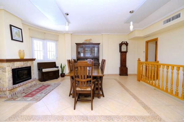 Chalet en Barrio Los Balcones y los Altos