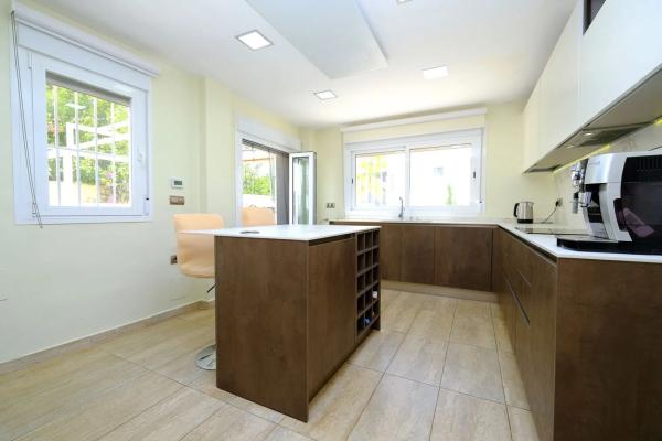 Chalet en Barrio Los Balcones y los Altos