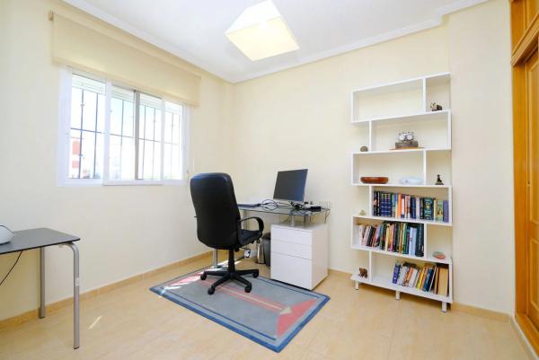 Chalet en Barrio Los Balcones y los Altos