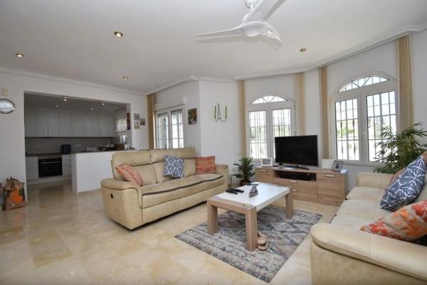 Chalet en Barrio Lomas de Cabo Roig-Los Dolses