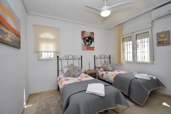Chalet en Barrio Lomas de Cabo Roig-Los Dolses