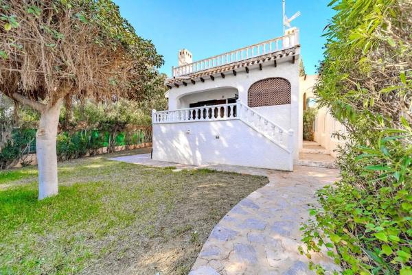 Casa independiente en calle Violetas