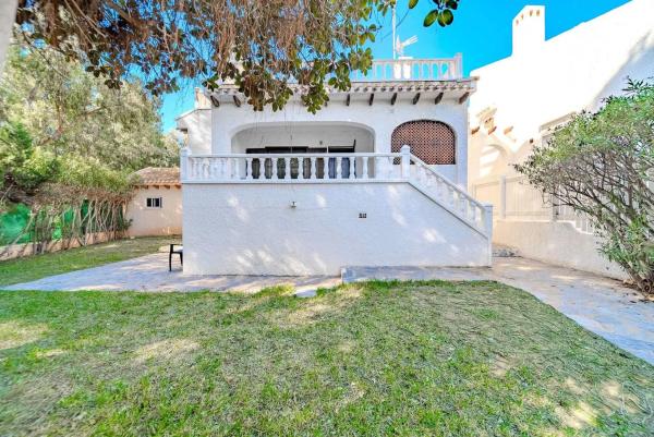 Casa independiente en calle Violetas