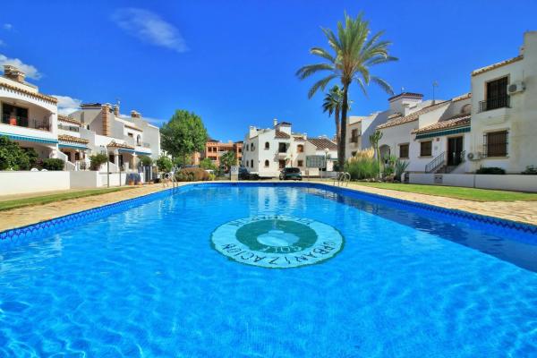 Chalet adosado en calle Nabucco, 22