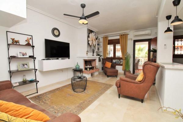 Chalet adosado en calle Nabucco, 22