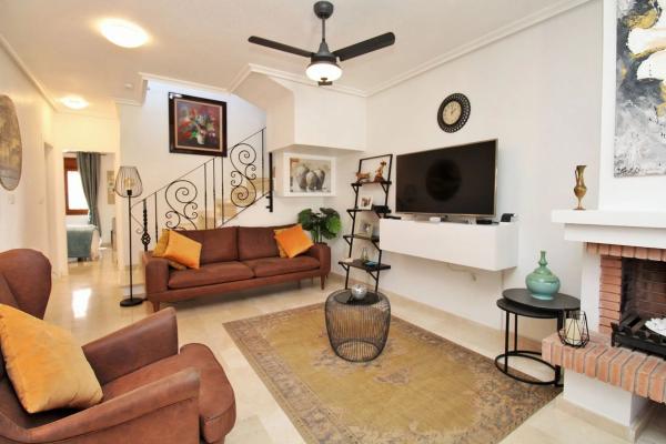 Chalet adosado en calle Nabucco, 22