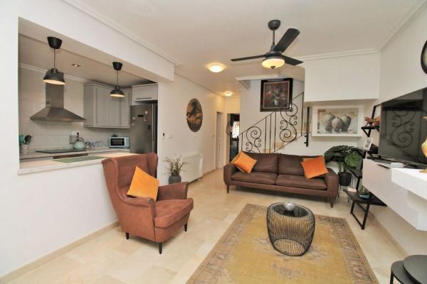 Chalet adosado en calle Nabucco, 22