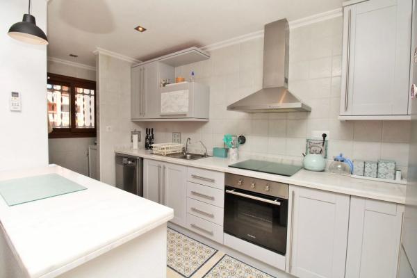 Chalet adosado en calle Nabucco, 22