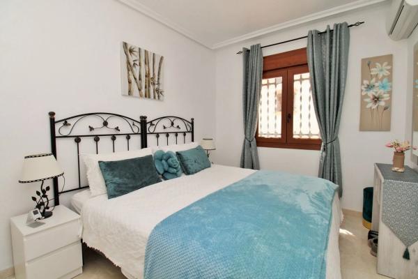 Chalet adosado en calle Nabucco, 22