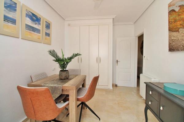 Chalet adosado en calle Nabucco, 22