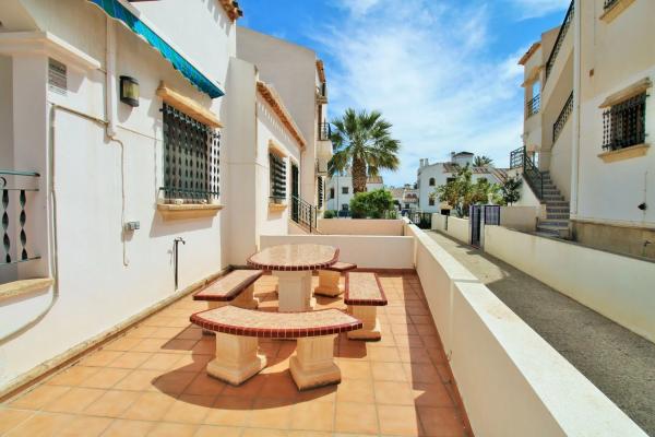 Chalet adosado en calle Nabucco, 22