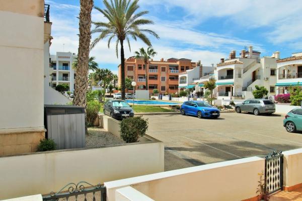 Chalet adosado en calle Nabucco, 22