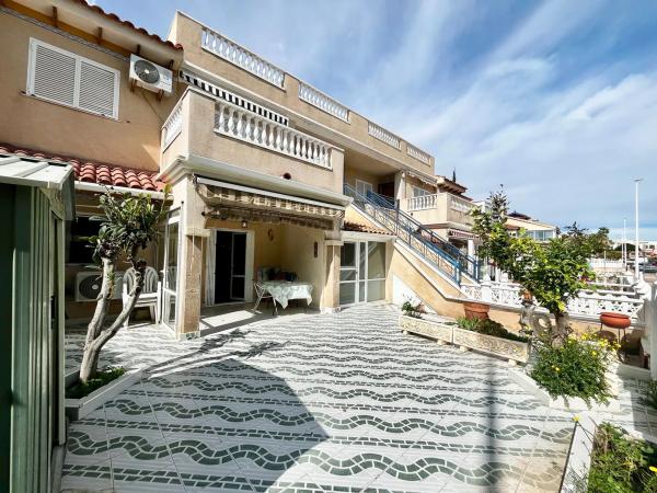 Chalet adosado en calle Pino Carrasco