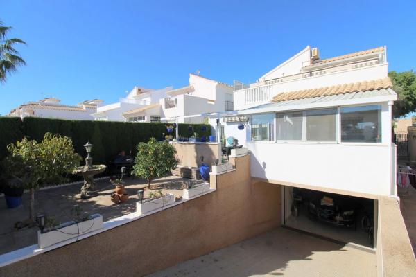 Chalet en Barrio Los Balcones y los Altos