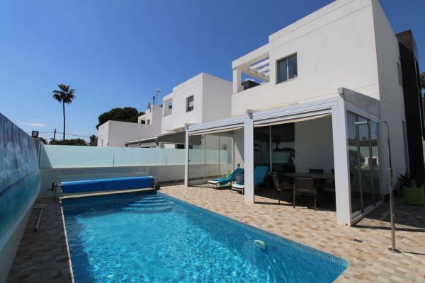 Chalet en Barrio Lomas de Cabo Roig-Los Dolses