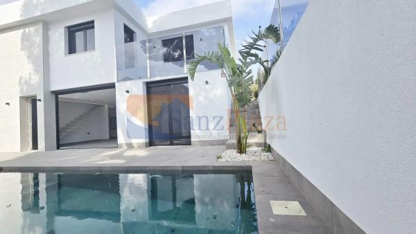 Chalet en Barrio Los Balcones y los Altos