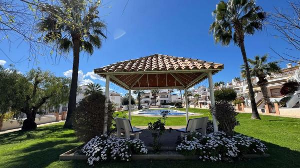 Chalet en Barrio Lomas de Cabo Roig-Los Dolses