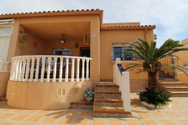 Chalet en Barrio Los Balcones y los Altos