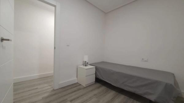 Piso en avenida teodomiro, 56