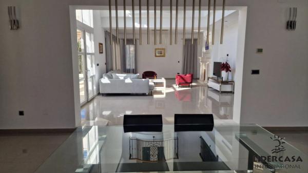 Casa independiente en avenida del Cabo