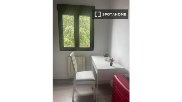 Room in shared apartment in Segovia