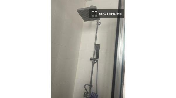 Room in shared apartment in Segovia