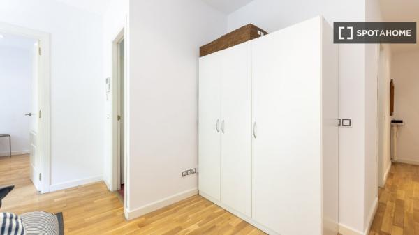 Estudio en alquiler en Castillejos, Madrid