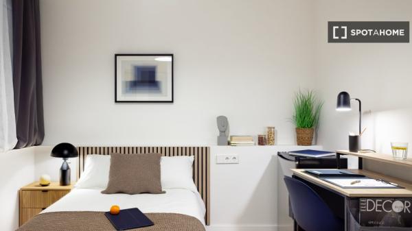 Habitación en piso compartido en barcelona.