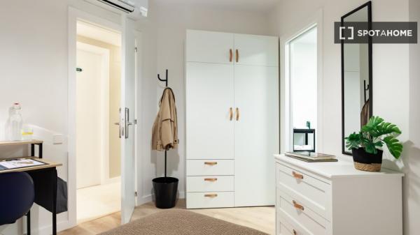 Habitación en piso compartido en barcelona.