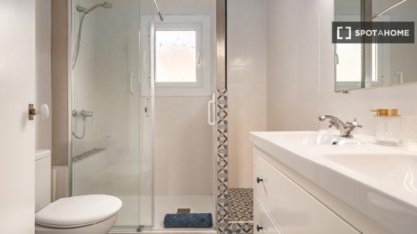 Habitación en piso compartido de 4 habitaciones en Sant Cugat Del Vallès.