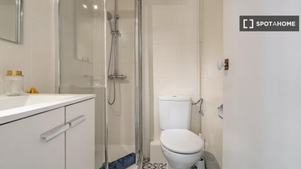 Zimmer in einer 4-Zimmer-Wohngemeinschaft in Sant Cugat Del Vallès.