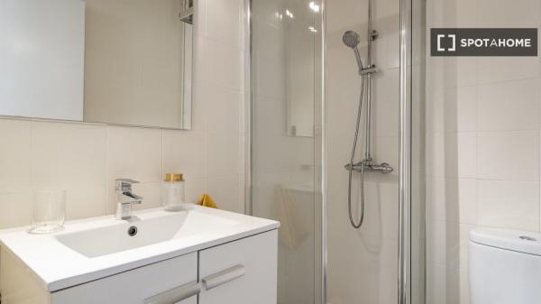 Habitación en piso compartido de 4 habitaciones en Sant Cugat Del Vallès.