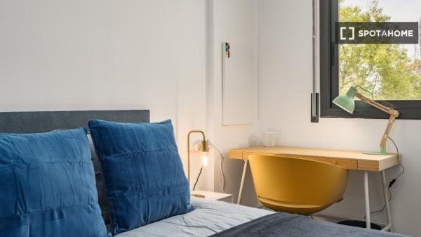 Stanza in appartamento condiviso in affitto a Sant Cugat, Barcellona