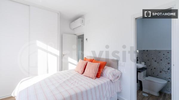 Habitación en piso compartido en madrid.