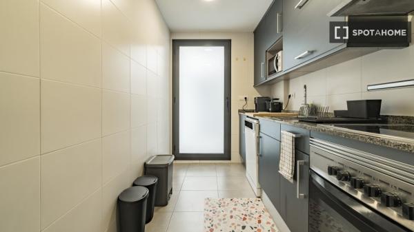 Stanza in appartamento condiviso in affitto a Sant Cugat, Barcellona