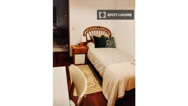 Se alquila habitación en Antiguo, San Sebastián